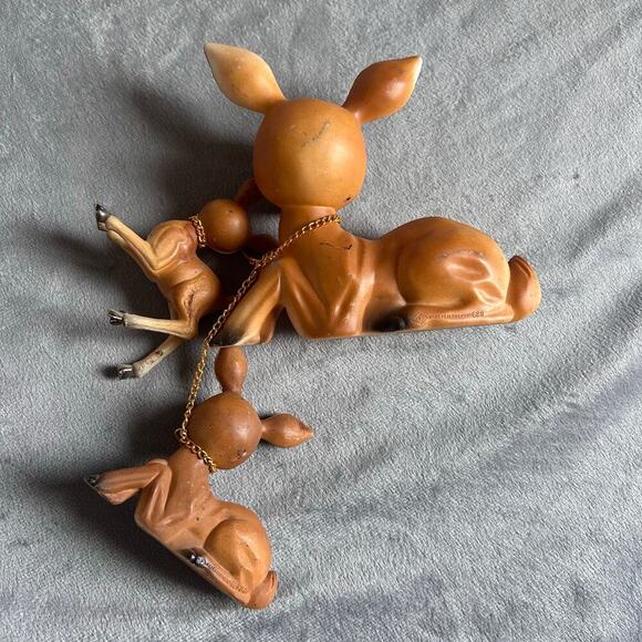 Vintage Plastic Deer Family Figurines attached set - Picture 5 of 8